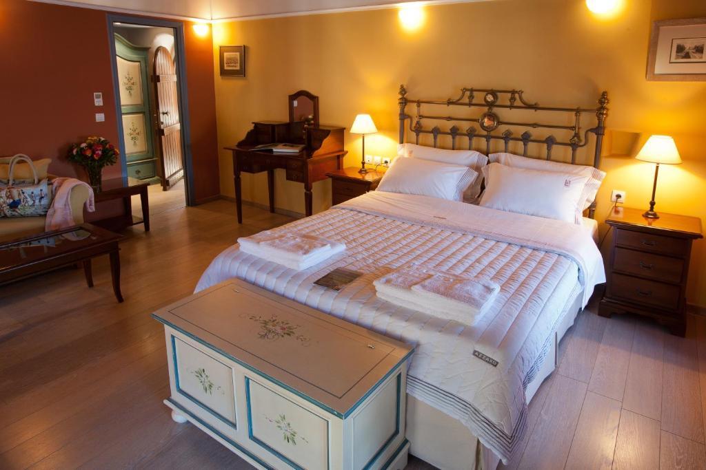 Mavromichalai Hotell Liménion Rum bild