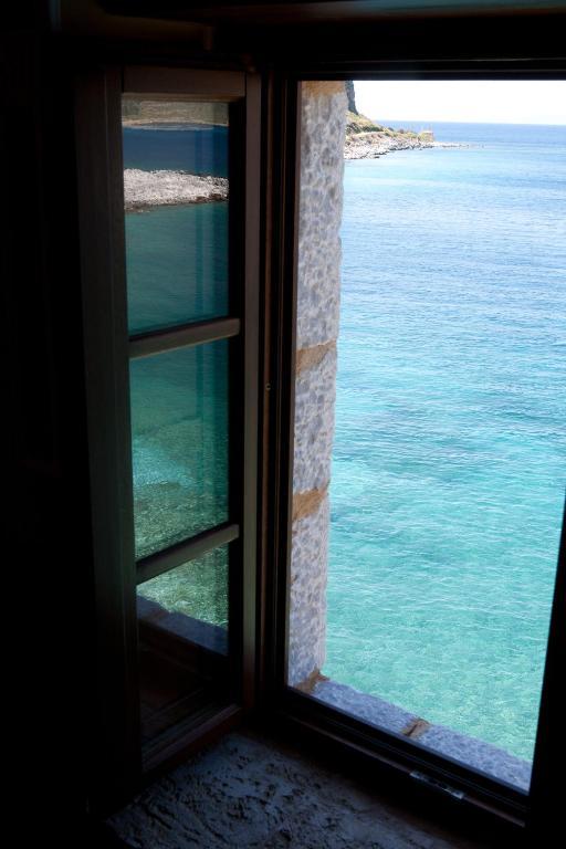 Mavromichalai Hotell Liménion Rum bild