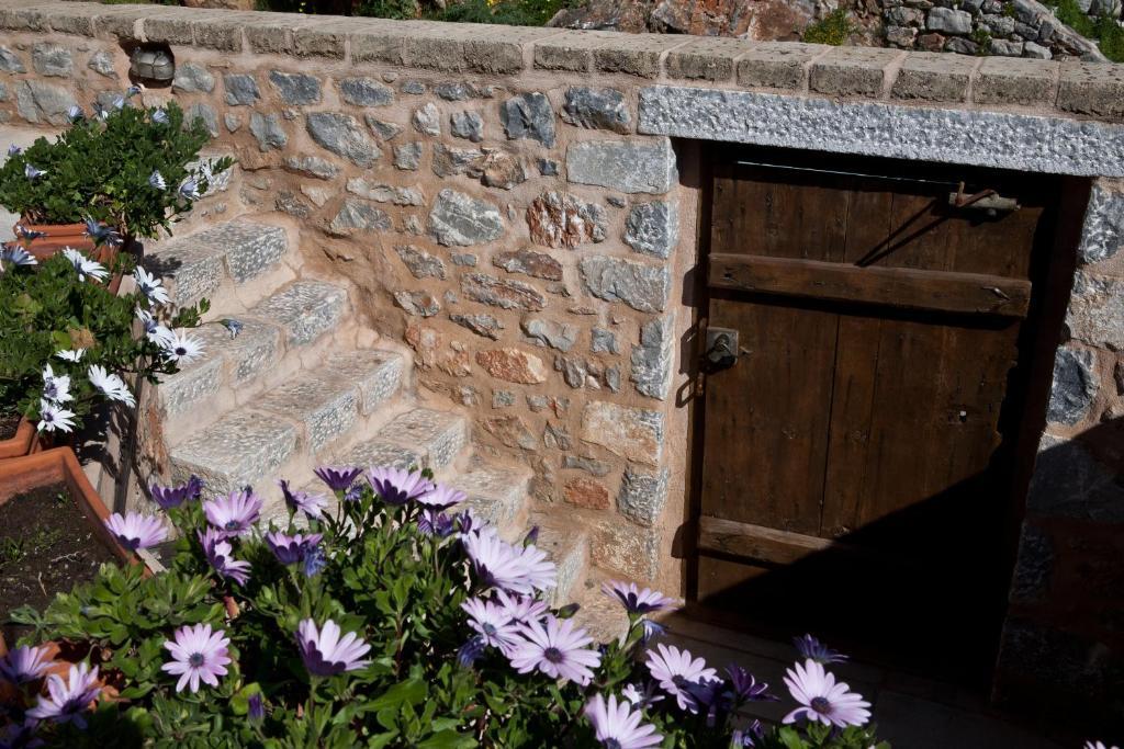 Mavromichalai Hotell Liménion Exteriör bild