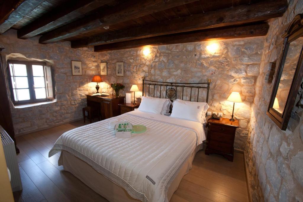 Mavromichalai Hotell Liménion Rum bild