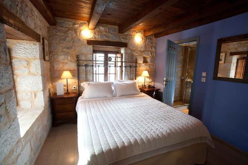 Mavromichalai Hotell Liménion Rum bild