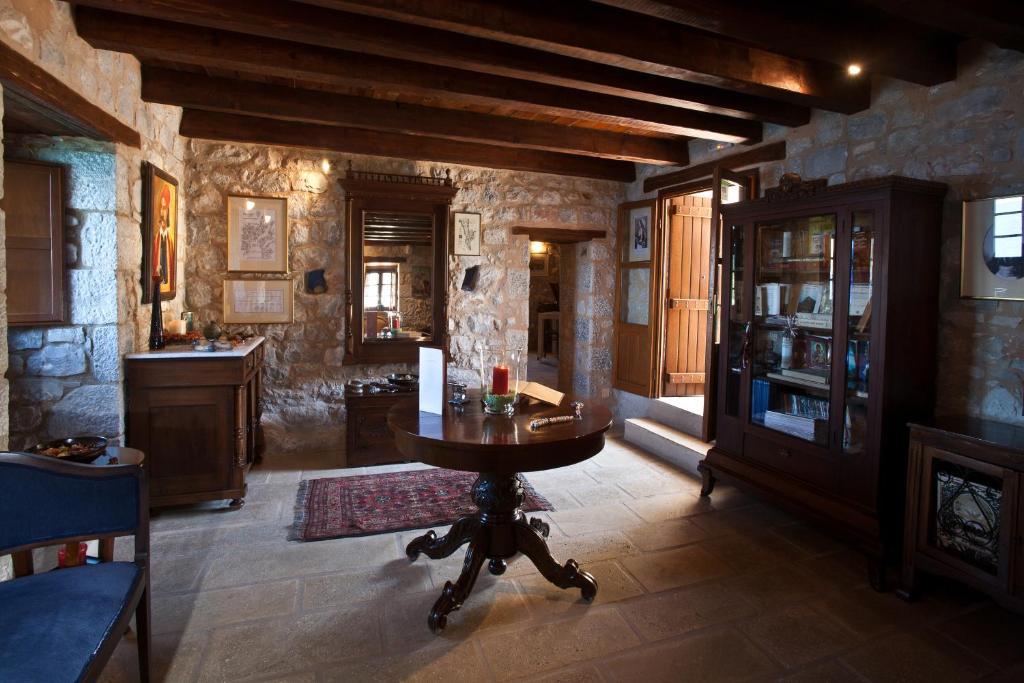 Mavromichalai Hotell Liménion Exteriör bild