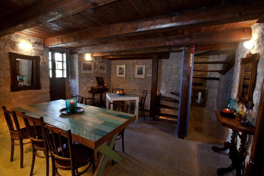 Mavromichalai Hotell Liménion Exteriör bild